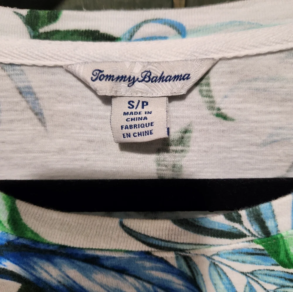 Tommy Bahama Floral Print Women's 3/4 Sleeve Top - Picture 3 of 10